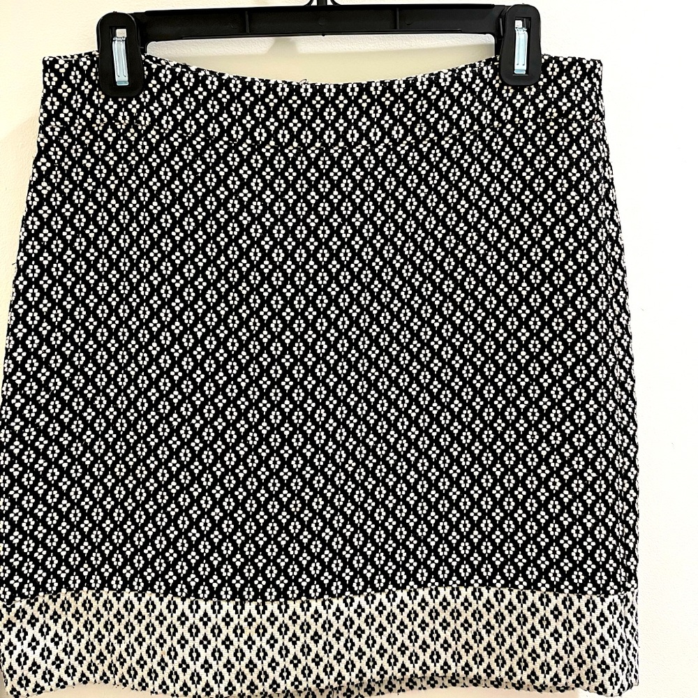 LOFT Black and cream tweed skirt!